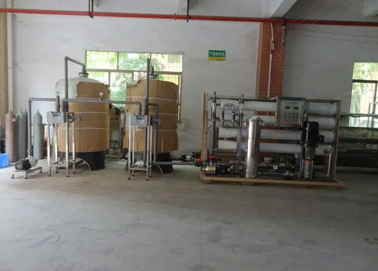8TPH 14kW FRP Tanks RO Industrial Auto Drinking Water Treatment Machine With Operational Status Indicators